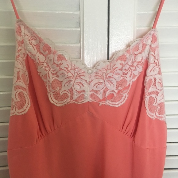 International Newport Group Coral & Lace Tank Top - Picture 3 of 4
